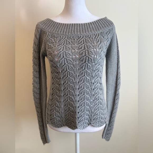 Cachè Luxe Gray Open Knit  Scalloped Sweater Size Snall - Picture 3 of 14
